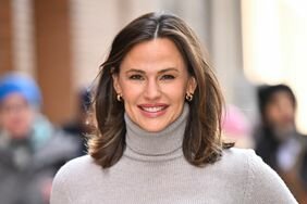 Jennifer Garner NYC Knit Miniskirt