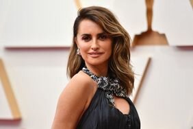 Penelope Cruz 2022 Oscars Red carpet chanel black dress