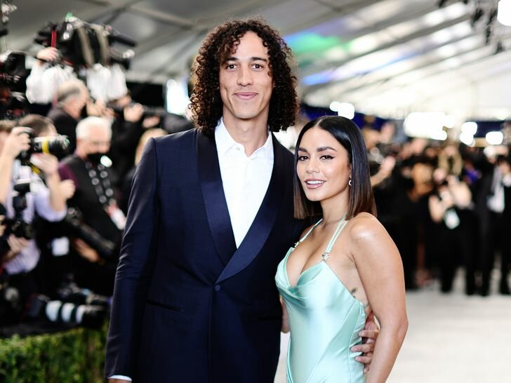 Cole Tucker and Vanessa Hudgens 2022 Screen Actors Guild Awards