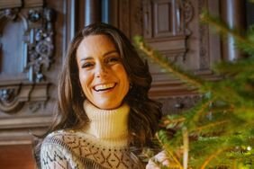 Kate middleton holiday sweatger