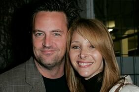 matthew perry and lisa kudrow hug